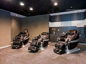 247 West 46th Street 2604, New York NY 10036