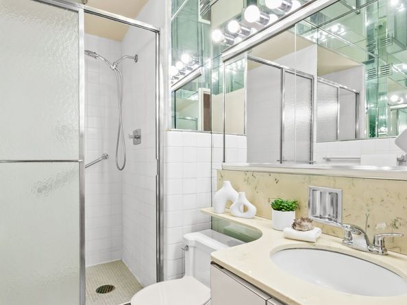 20 East 9th Street 18E, New York NY 10003