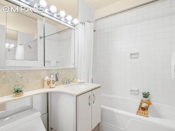 20 East 9th Street 18E, New York NY 10003