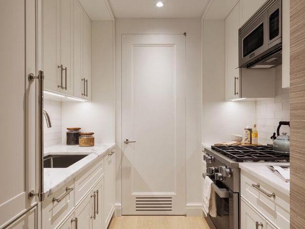 400 East 84th Street 8F, New York NY 10028