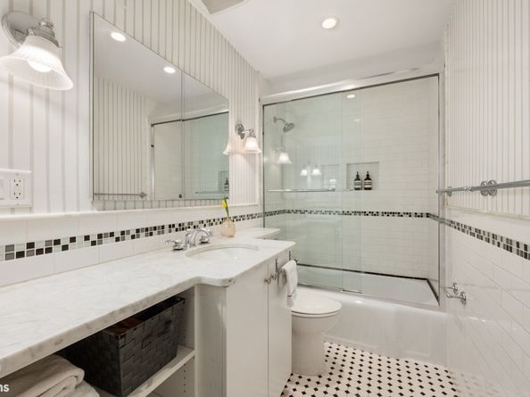 260 West 10th Street 2E, New York NY 10014