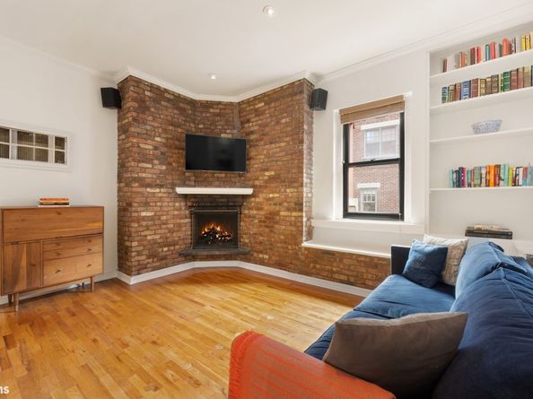 260 West 10th Street 2E, New York NY 10014