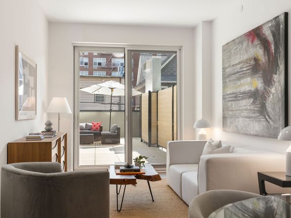 379 Ocean Parkway 2C, Brooklyn NY 11218