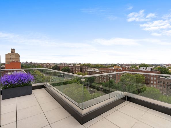 379 Ocean Parkway 2C, Brooklyn NY 11218