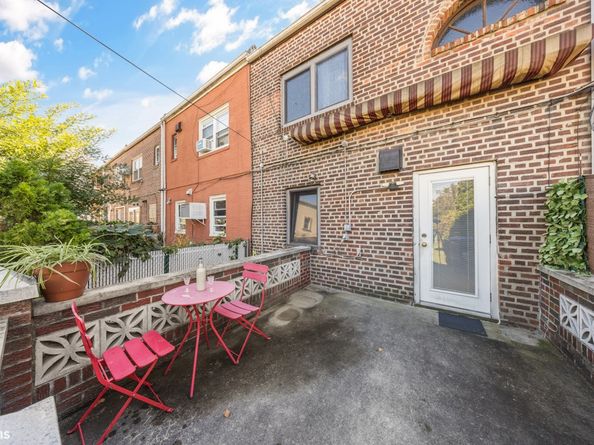 75-27 Furmanville Avenue, Queens NY 11379