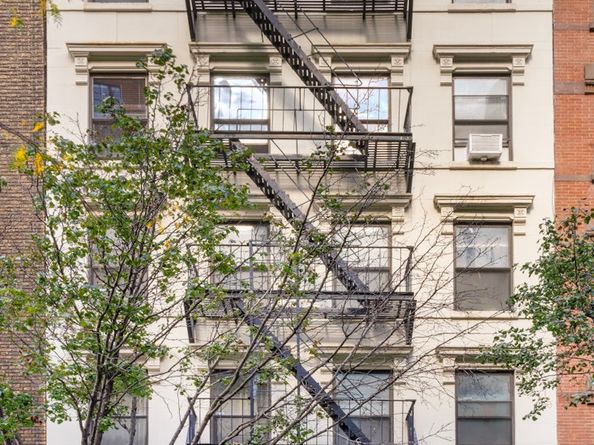 7 East 3rd Street 10, New York NY 10003