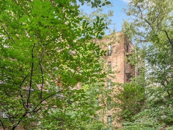 319 West 18th Street 1F, New York NY 10011