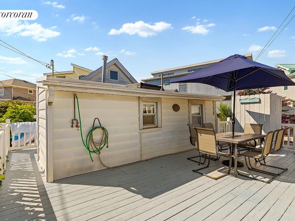 993 Bayside, Queens NY 11697