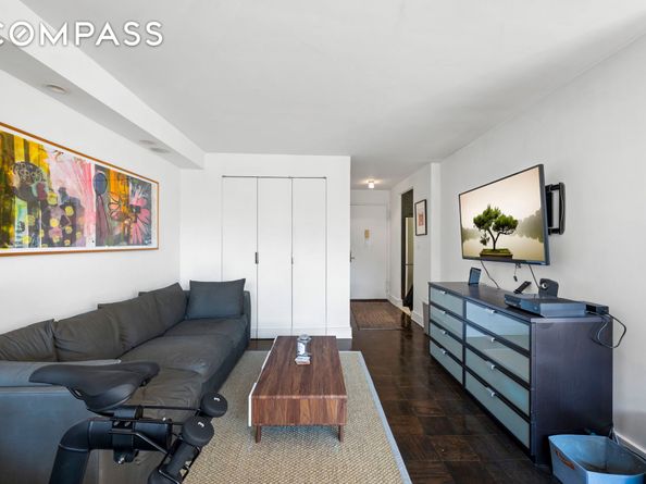 330 3rd Avenue 8D, New York NY 10010