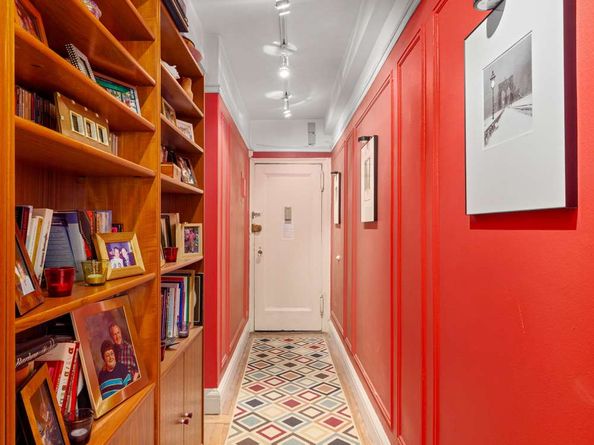 325 West 45th Street 319, New York NY 10036