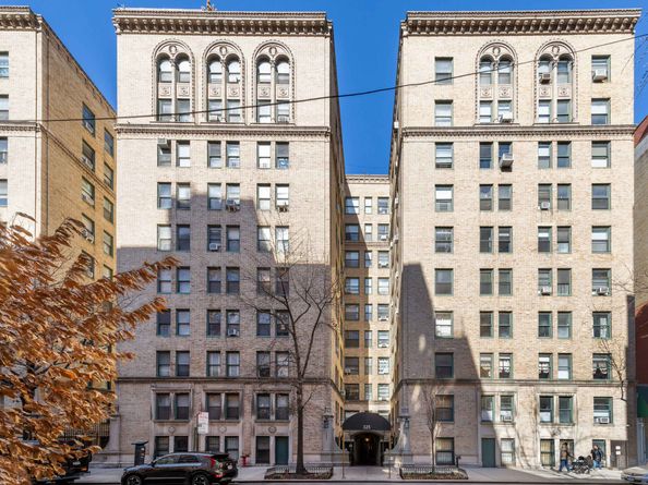 325 West 45th Street 319, New York NY 10036