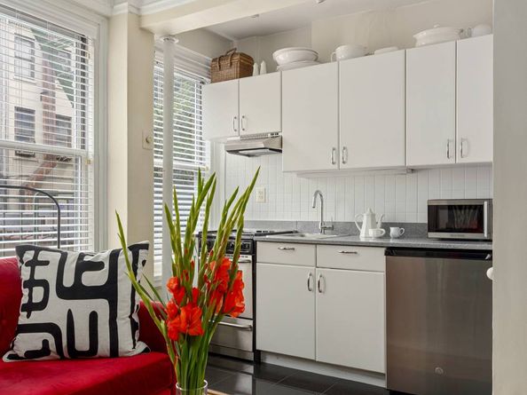 325 West 45th Street 319, New York NY 10036