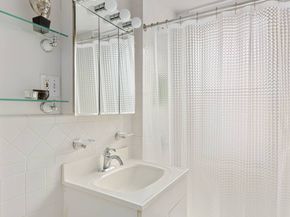 325 West 45th Street 319, New York NY 10036