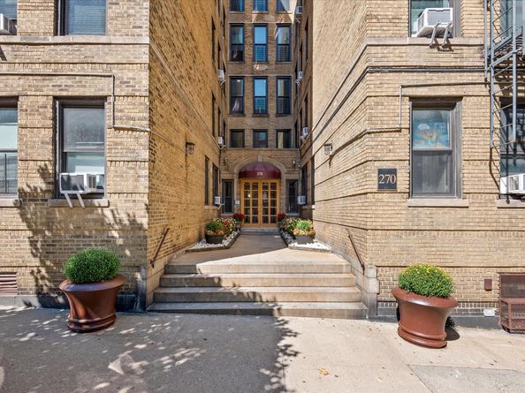 270 Seaman Avenue D3, New York NY 10034
