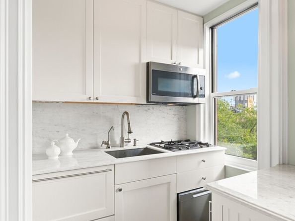70 Remsen Street 7H, Brooklyn NY 11201