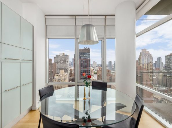 310 East 53rd Street 27C, New York NY 10022