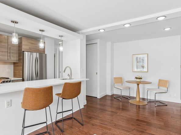 201 East 25th Street 10D, New York NY 10010