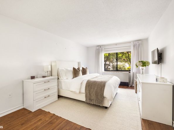 300 Rector Place 2H, New York NY 10280
