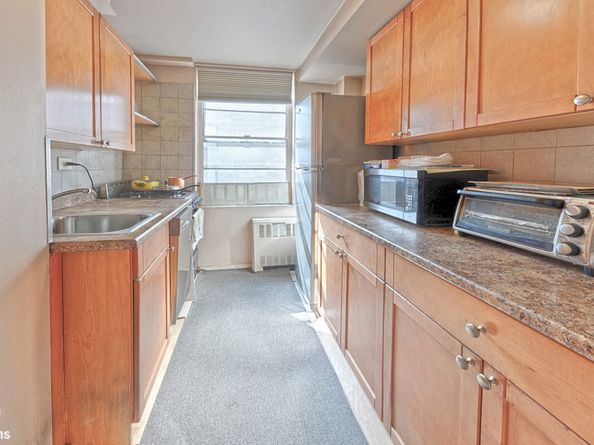 225 East 46th Street 10H, New York NY 10017