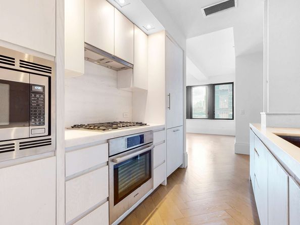 101 Wall Street 8B, New York NY 10005