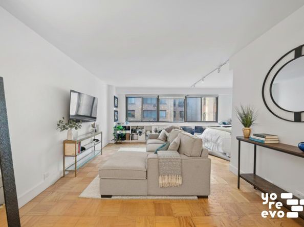 16 West 16th Street 11NS, New York NY 10011