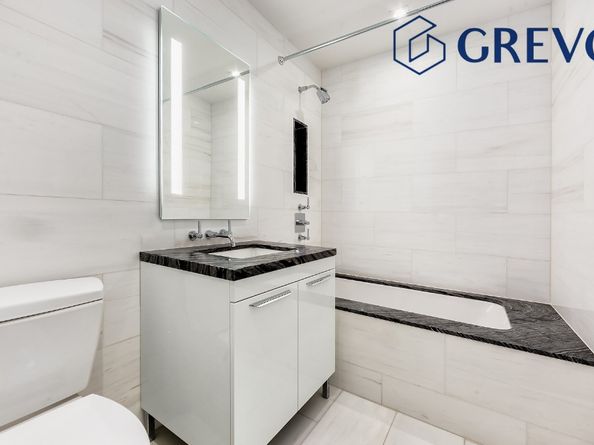 230 East 20th Street 52, New York NY 10003