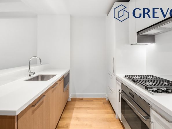 230 East 20th Street 52, New York NY 10003