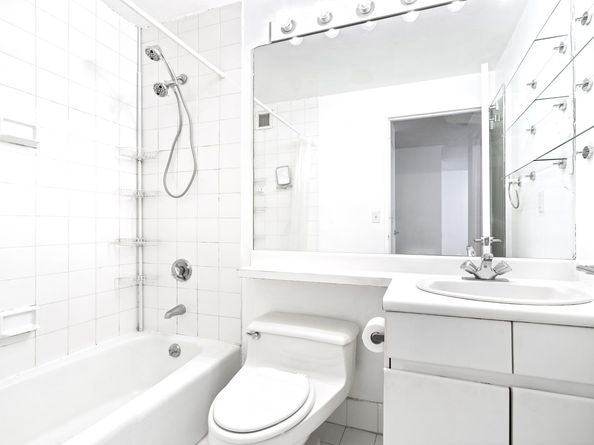 270 West 17th Street 5J, New York NY 10011