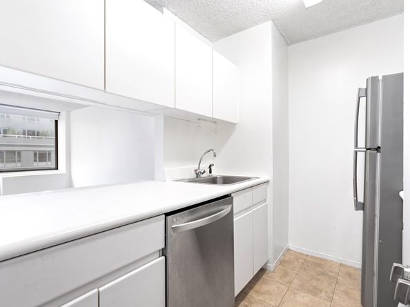 270 West 17th Street 5J, New York NY 10011