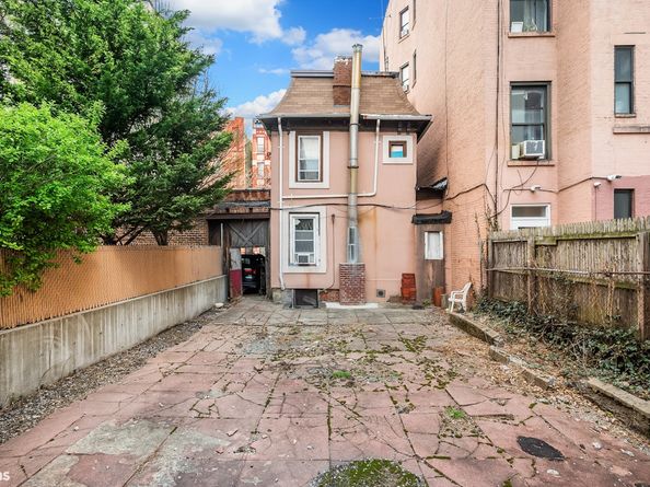 502 East 118th Street, New York NY 10035