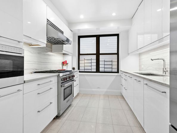 305 East 40th Street 20CD, New York NY 10016