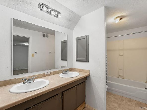 2685 S Dayton Way 105, Denver CO 80231