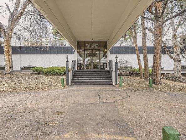 2325 S Linden Court 201, Denver CO 80222