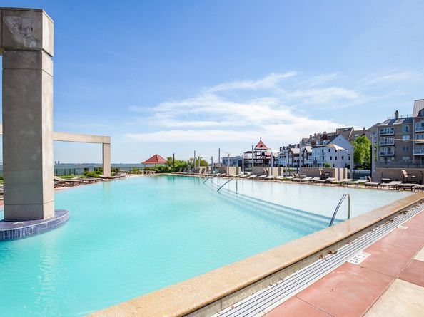 201 Shearwater Ct West 33, Jersey City NJ 07305