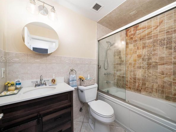 201 Shearwater Ct West 33, Jersey City NJ 07305