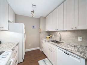 201 Shearwater Ct West 33, Jersey City NJ 07305