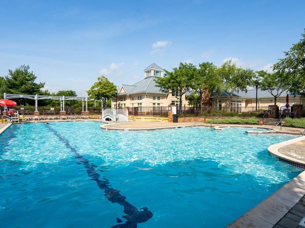 201 Shearwater Ct West 33, Jersey City NJ 07305