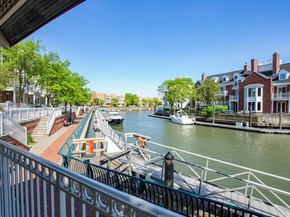 201 Shearwater Ct West 33, Jersey City NJ 07305