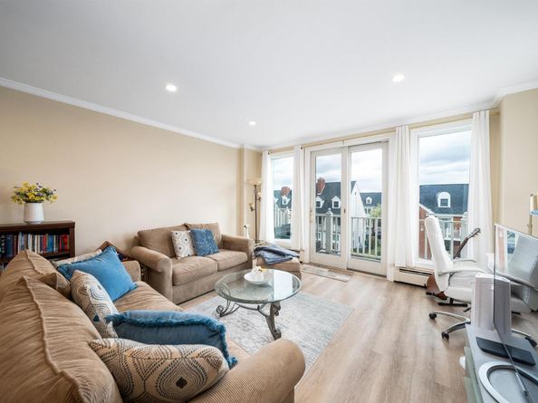 201 Shearwater Ct West 33, Jersey City NJ 07305