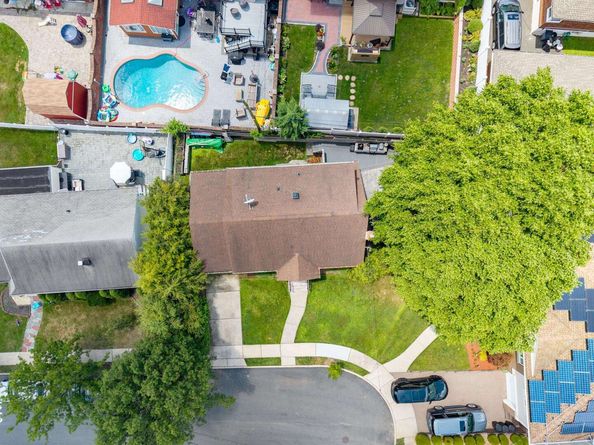 4 Gail Pl, Secaucus NJ 07094