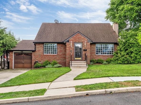 4 Gail Pl, Secaucus NJ 07094