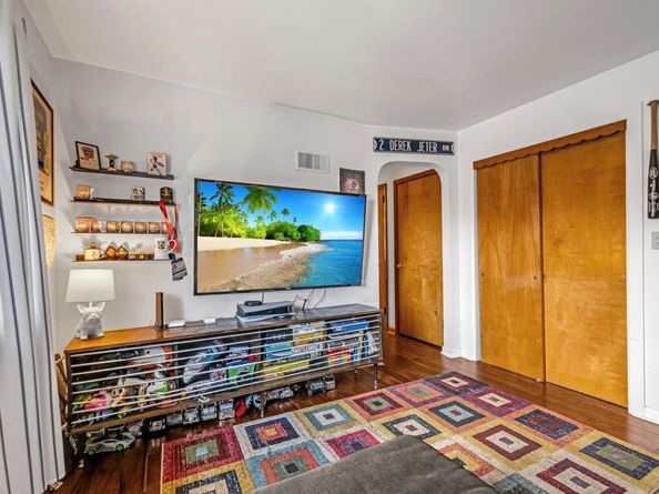 4 Gail Pl, Secaucus NJ 07094
