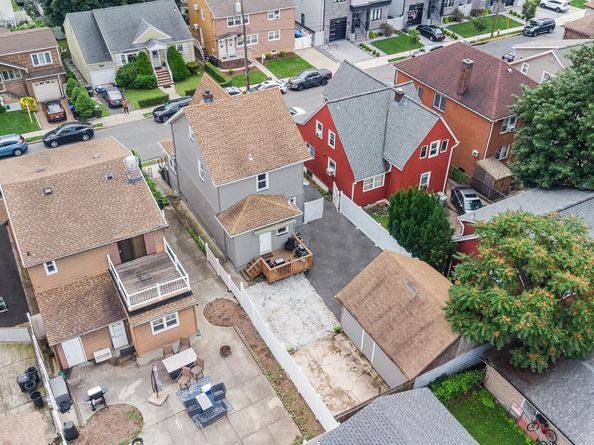 725 4th St, Secaucus NJ 07094