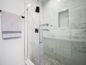 725 4th St, Secaucus NJ 07094