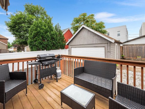 725 4th St, Secaucus NJ 07094