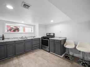 725 4th St, Secaucus NJ 07094
