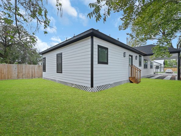 1114 Panama Street, Houston TX 77009
