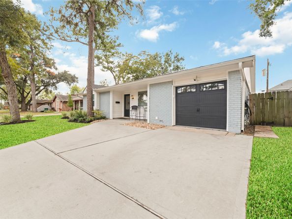 3815 April Lane, Houston TX 77092