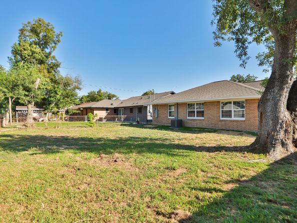 631 Edgebrook Drive, Houston TX 77034