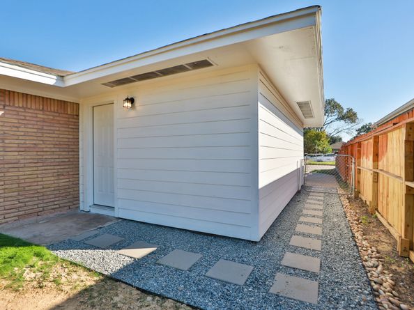 631 Edgebrook Drive, Houston TX 77034